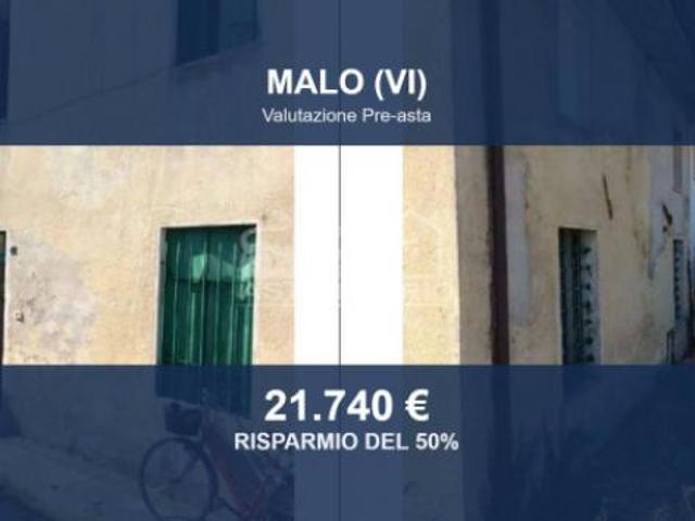 Immobile in asta di 124 m con più di 5 locali e box auto doppio in vendita a Malo