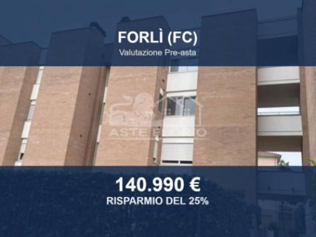 Immobile in asta di 125 m con più di 5 locali e box auto doppio in vendita a Forlì
