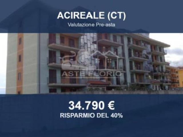Immobile in asta di 126 m con più di 5 locali e box auto in vendita a Acireale