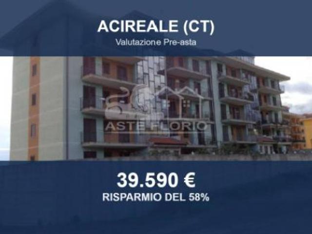 Immobile in asta di 126 m con più di 5 locali e box auto in vendita a Acireale