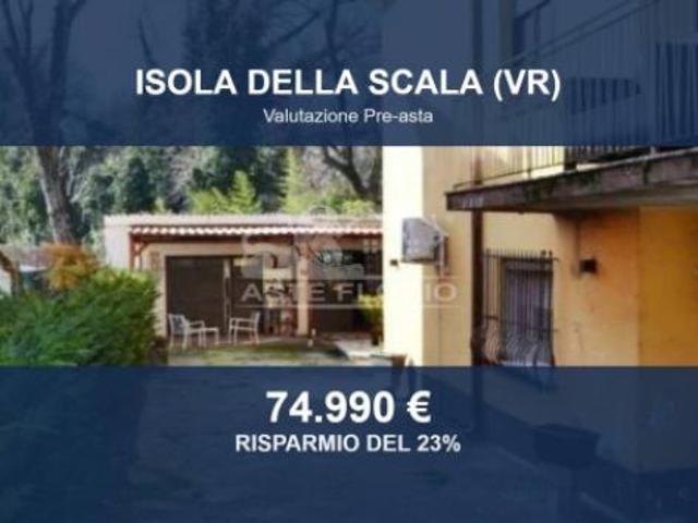 Immobile in asta di 128 m, box auto in vendita a Isola della Scala