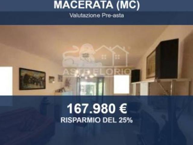 Immobile in asta di 128 m con più di 5 locali e box auto in vendita a Macerata