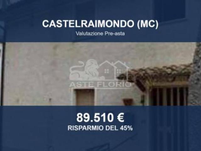 Immobile in asta di 129 m con più di 5 locali e box auto in vendita a Castelraimondo