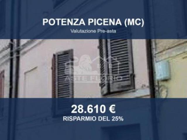 Immobile in asta di 131 m con più di 5 locali in vendita a Potenza Picena
