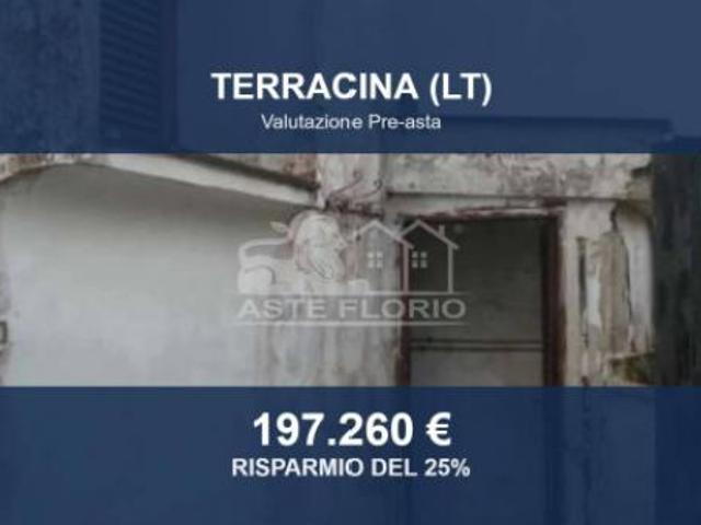 Immobile in asta di 131 m con più di 5 locali in vendita a Terracina