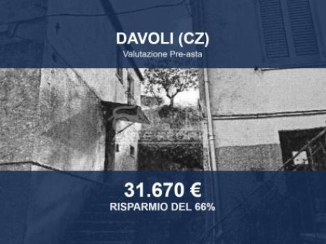 Immobile in asta di 132 m con più di 5 locali in vendita a Davoli