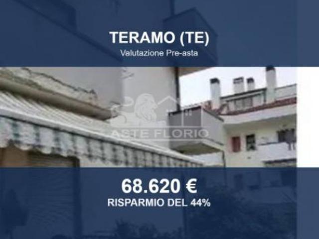 Immobile in asta di 135 m con più di 5 locali in vendita a Teramo