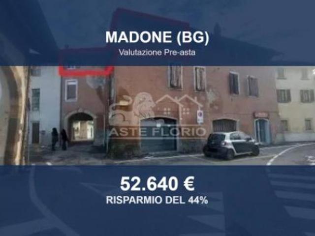 Immobile in asta di 138 m in vendita a Madone