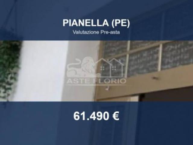 Immobile in asta di 139 m con più di 5 locali e box auto in vendita a Pianella