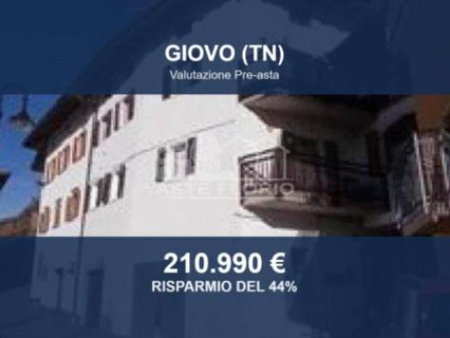Immobile in asta di 240 m, box auto doppio in vendita a Giovo