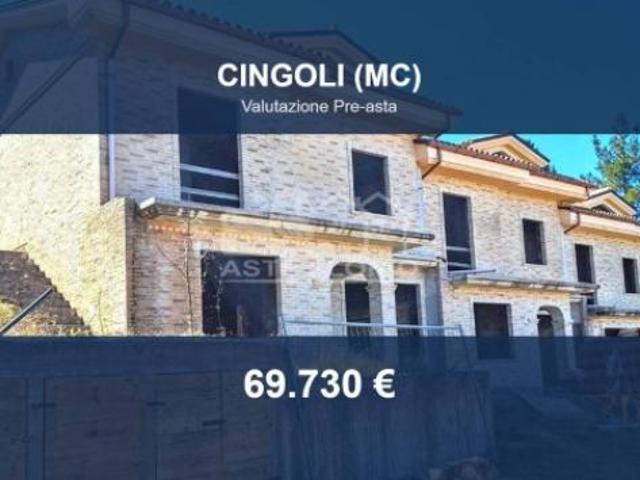Immobile in asta di 240 m, box auto in vendita a Cingoli