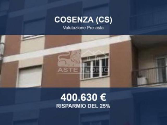 Immobile in asta di 244 m con più di 5 locali e box auto in vendita a Cosenza