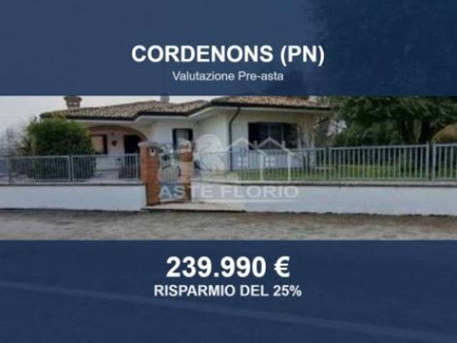 Immobile in asta di 245 m con più di 5 locali e box auto in vendita a Cordenons