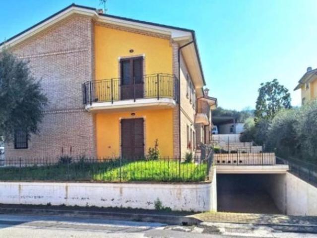 Immobile in asta di 250 m, box auto in vendita a Cingoli