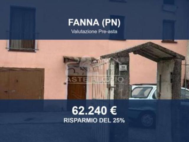 Immobile in asta di 250 m con più di 5 locali e box auto in vendita a Fanna