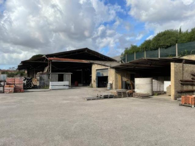 Immobile in asta di 2520 m con più di 5 locali in vendita a Latina