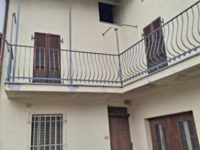 Immobile in asta di 255 m con più di 5 locali in vendita a Alice Bel Colle