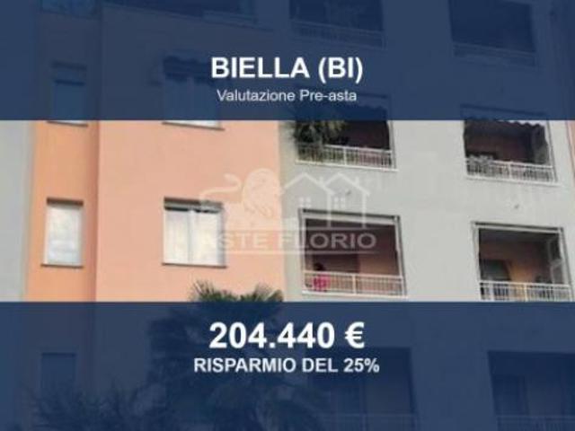 Immobile in asta di 263 m con più di 5 locali e box auto doppio in vendita a Biella