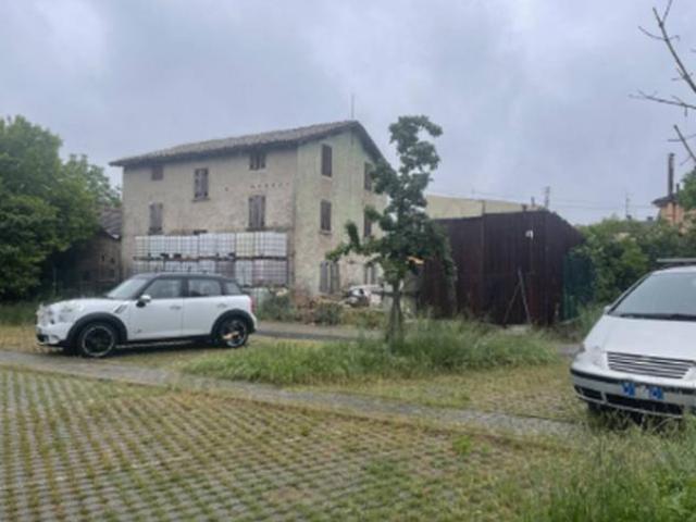Immobile in asta di 266 m in vendita a Correggio