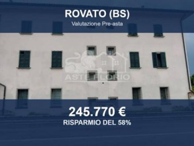 Immobile in asta di 273 m con più di 5 locali e box auto in vendita a Rovato