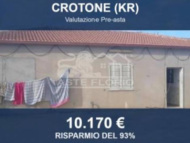 Immobile in asta di 273 m con più di 5 locali in vendita a Crotone