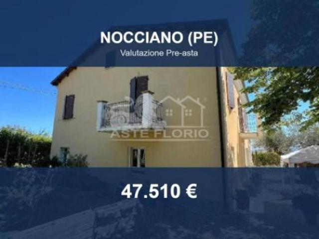 Immobile in asta di 288 m con più di 5 locali e box auto in vendita a Nocciano
