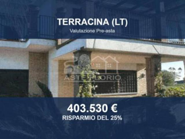 Immobile in asta di 293 m con più di 5 locali e box auto in vendita a Terracina