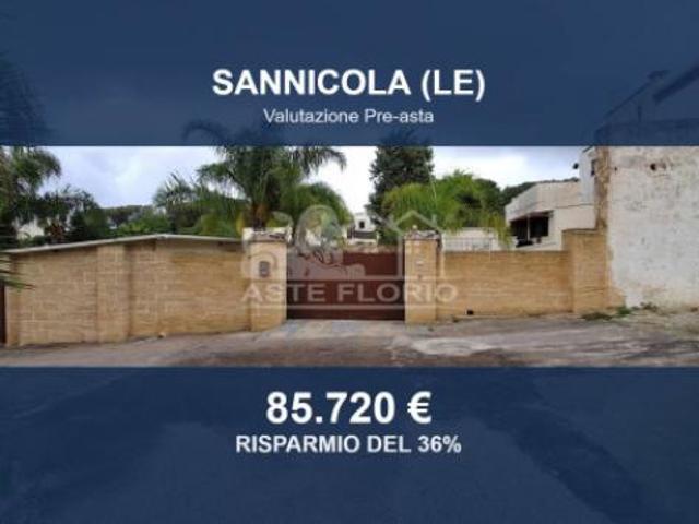 Immobile in asta di 291 m con più di 5 locali e box auto in vendita a Sannicola