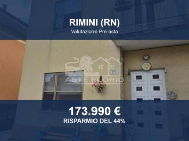 Immobile in asta di 201 m con più di 5 locali e box auto in vendita a Rimini
