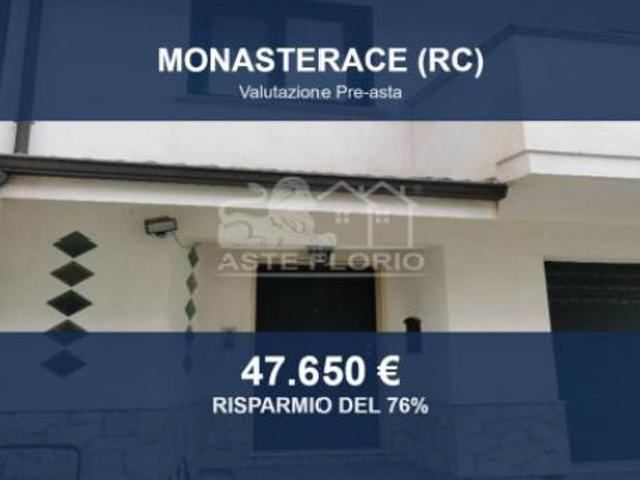 Immobile in asta di 204 m, box auto in vendita a Monasterace