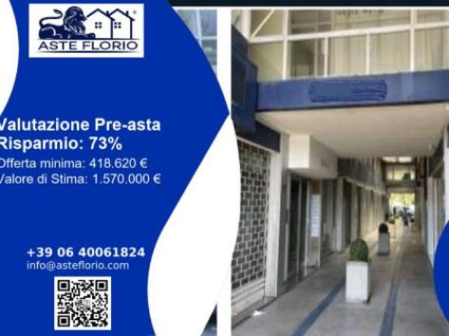 Immobile in asta di 206 m con più di 5 locali in vendita a Viareggio