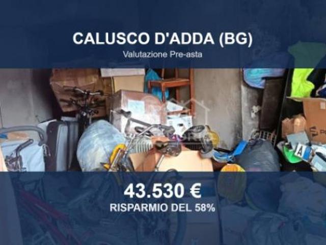 Immobile in asta di 208 m con più di 5 locali e box auto in vendita a Calusco d'Adda