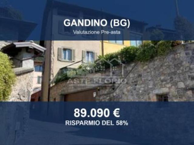 Immobile in asta di 209 m, box auto in vendita a Gandino