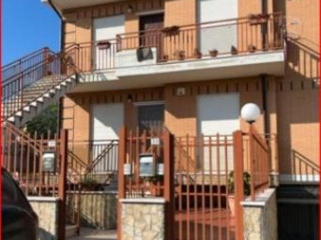Immobile in asta di 211 m con 5 locali e box auto in vendita a Poggio Imperiale