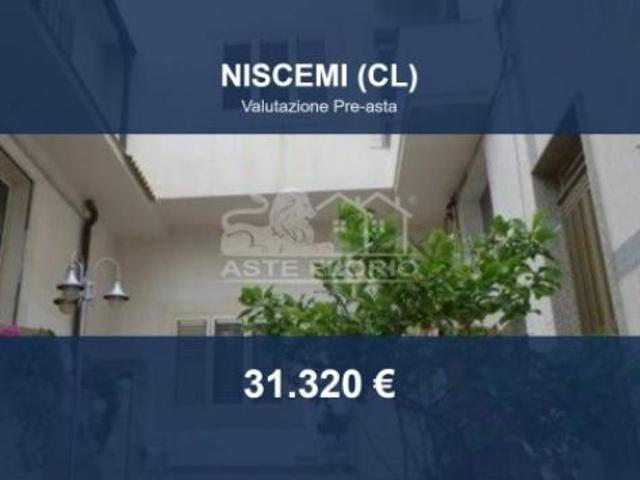 Immobile in asta di 217 m con più di 5 locali e box auto in vendita a Niscemi