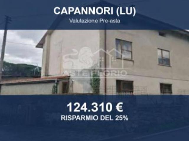 Immobile in asta di 214 m con più di 5 locali e box auto in vendita a Capannori