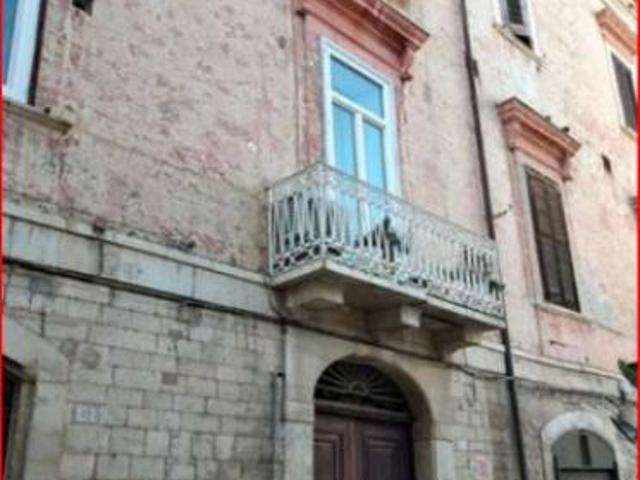 Immobile in asta di 218 m con 5 locali in vendita a Trani