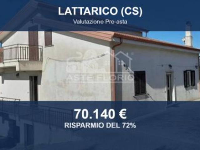 Immobile in asta di 224 m con più di 5 locali in vendita a Lattarico