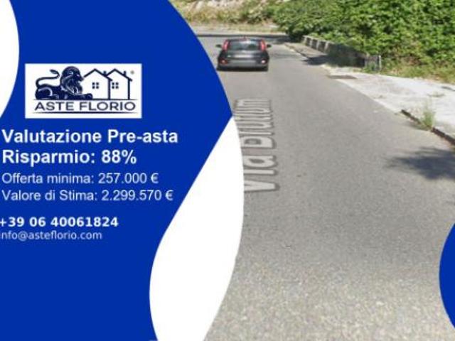 Immobile in asta di 2300 m con più di 5 locali in vendita a Catanzaro