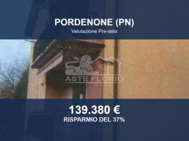 Immobile in asta di 230 m, box auto doppio in vendita a Pordenone