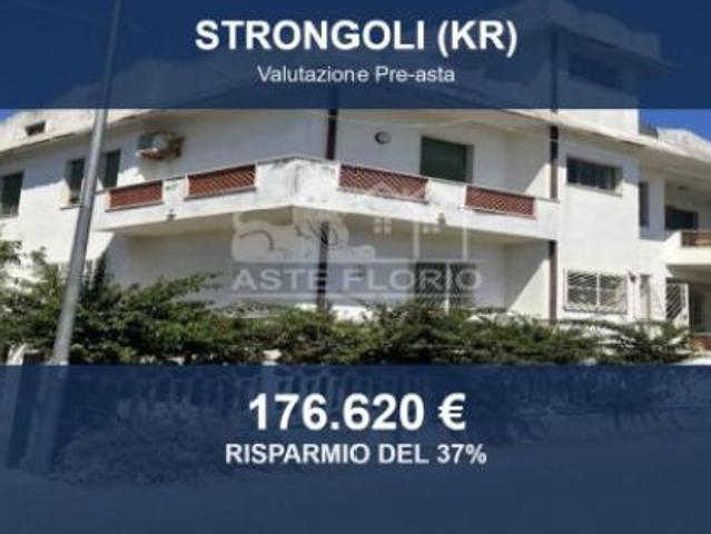 Immobile in asta di 348 m con più di 5 locali in vendita a Strongoli