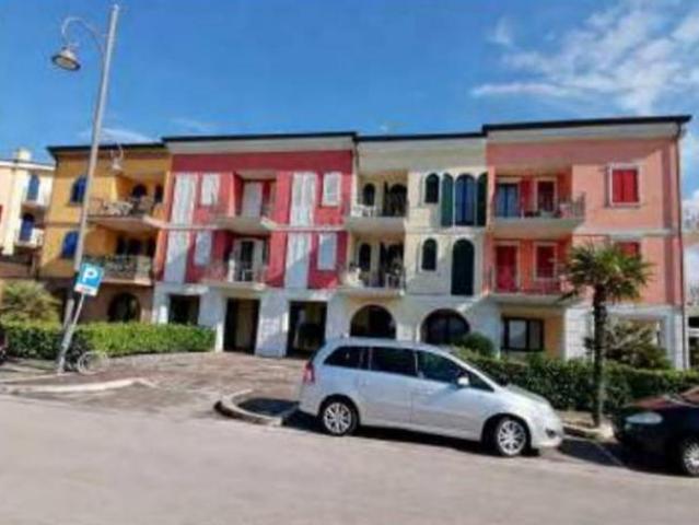 Immobile in asta di 34 m con più di 5 locali in vendita a Potenza Picena