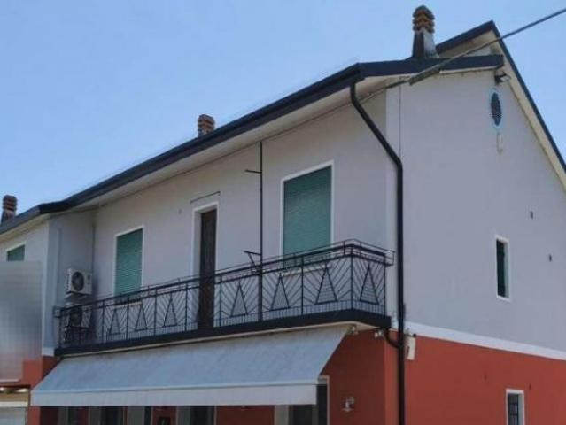 Immobile in asta di 357 m con più di 5 locali in vendita a Megliadino San Vitale