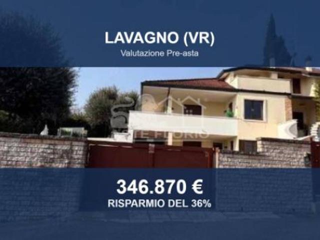 Immobile in asta di 385 m con più di 5 locali e box auto in vendita a Lavagno