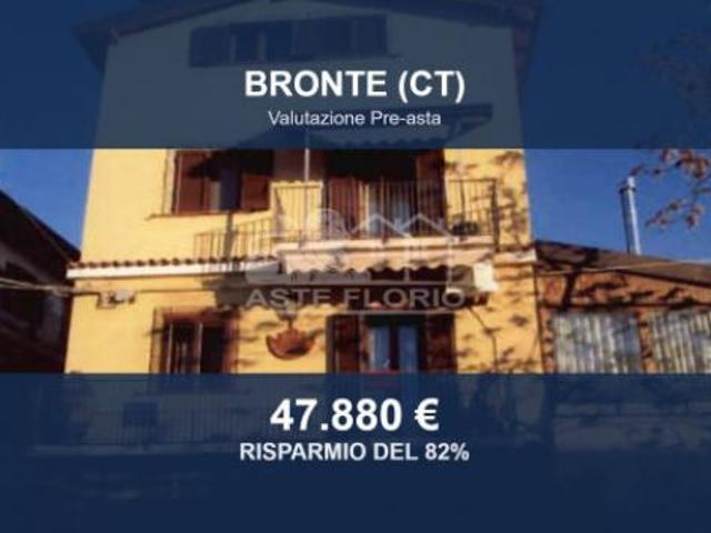 Immobile in asta di 391 m con più di 5 locali e box auto doppio in vendita a Bronte