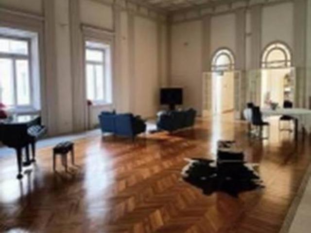 Immobile in asta di 300 m con più di 5 locali in vendita a Mantova
