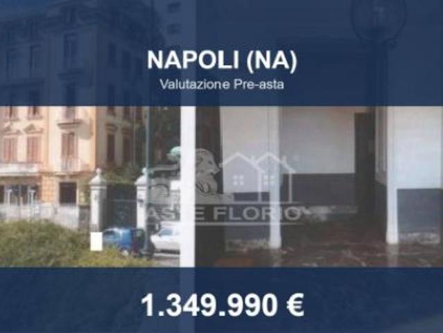 Immobile in asta di 308 m con più di 5 locali in vendita a Napoli