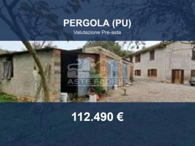 Immobile in asta di 312 m con più di 5 locali e box auto in vendita a Pergola