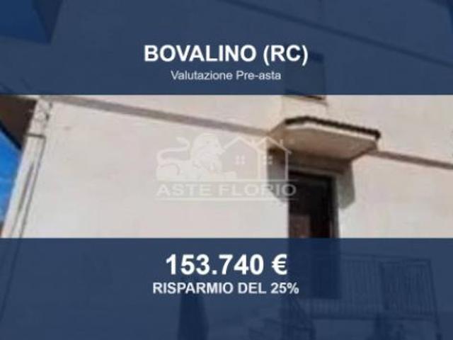 Immobile in asta di 315 m con più di 5 locali e box auto in vendita a Bovalino