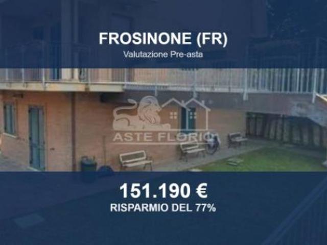 Immobile in asta di 326 m con più di 5 locali e box auto in vendita a Frosinone